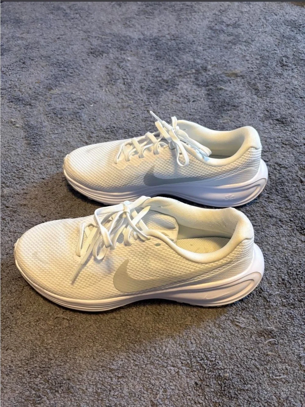 Nike Revolution 8 White Low-Top Mesh Sneakers Size 9